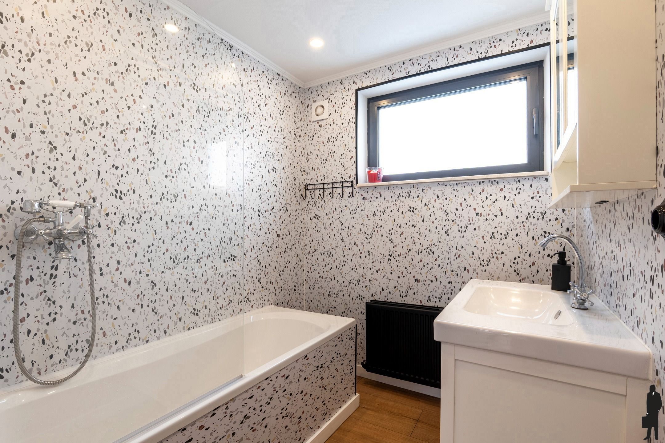 Bel-etage woning met 3slks, inpandige garage en hobbyruimte foto 11