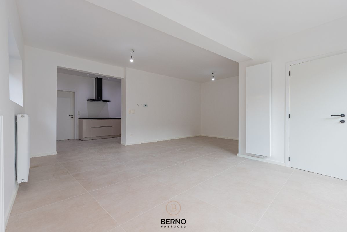 Vernieuwbouw woning met tuin foto 2