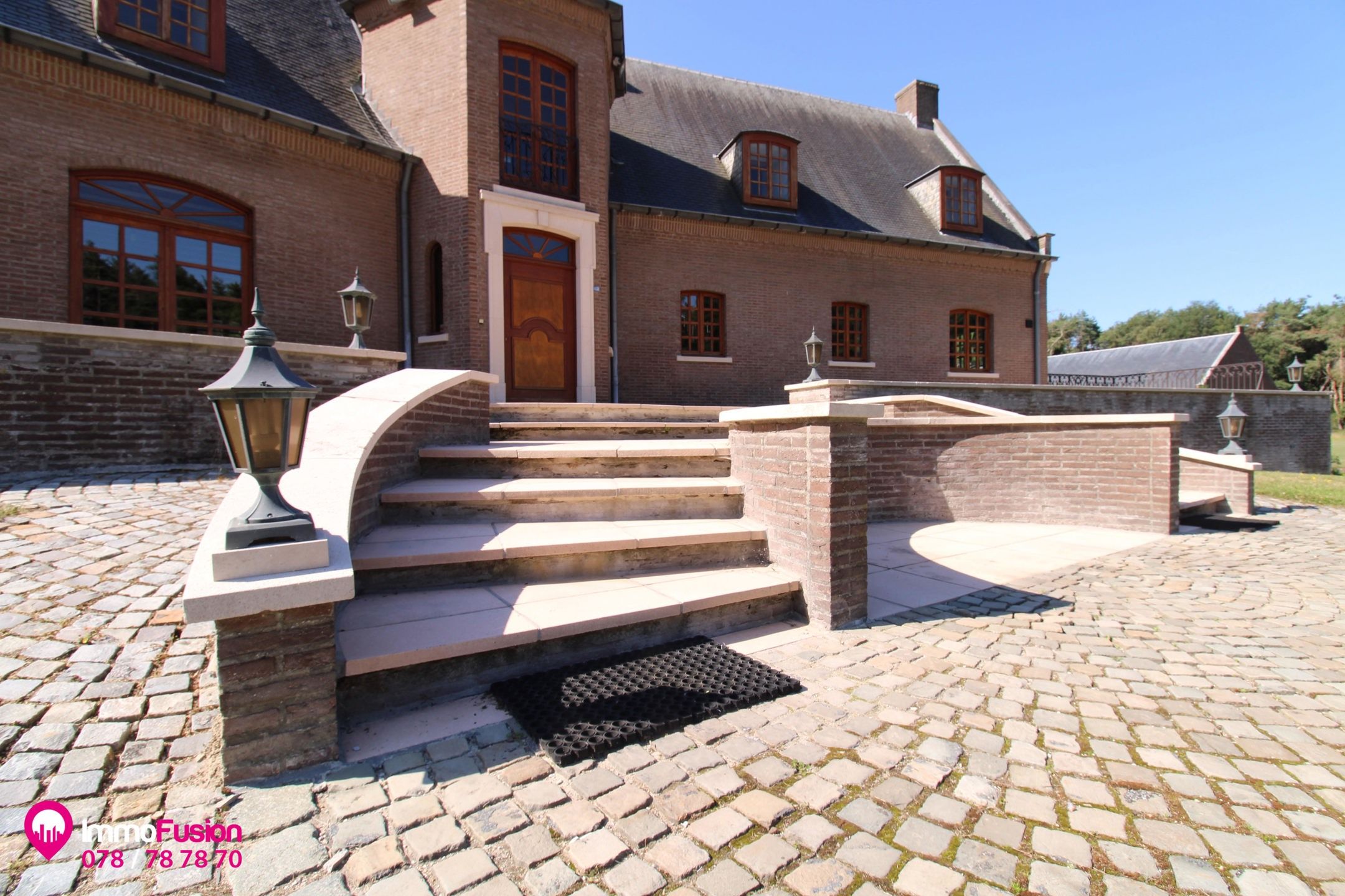 Unieke villa met bijgebouw, op ruim perceel van ca. 8.5 HA! foto 3