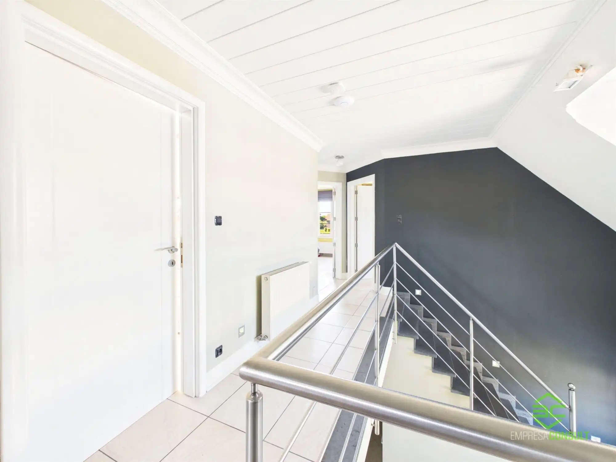 Ruime woning met 4/5 slpk en dubbele garage op 12a 50ca! foto 13