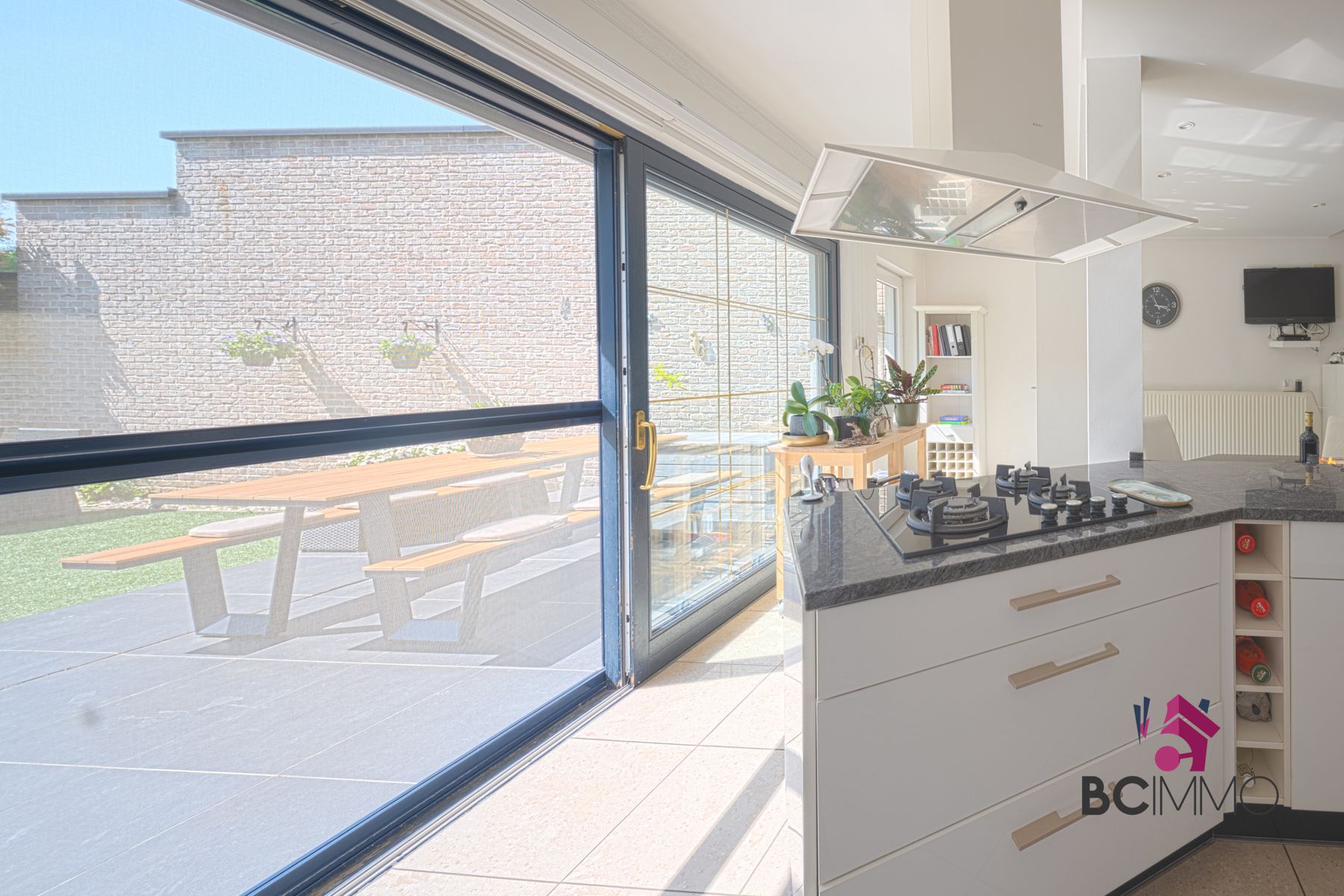 Instapklaar gelijkvloers appartement met tuin, dubbele garage en staanplaatsen te Genk foto 6