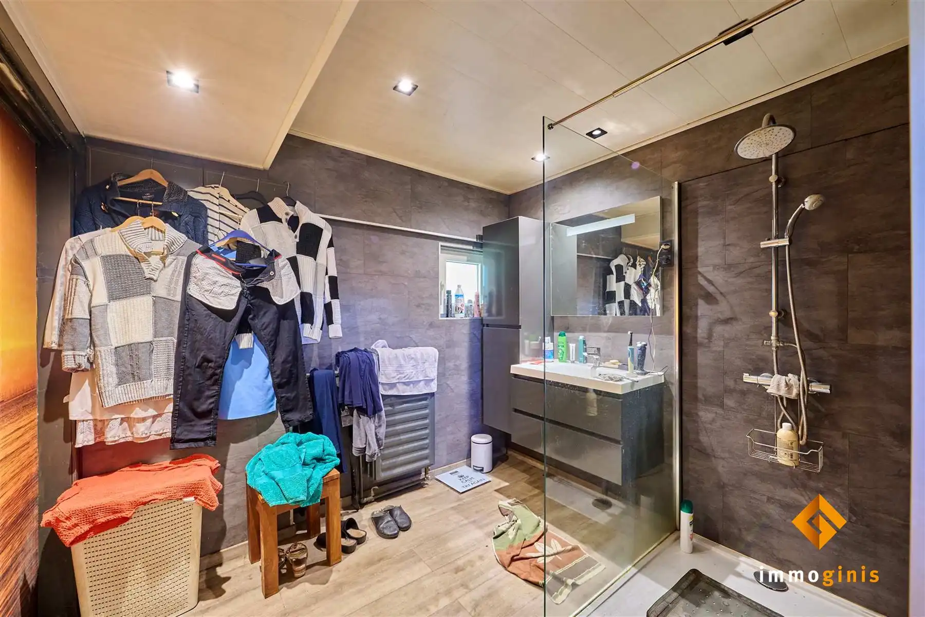 Knusse, te renoveren woning met 3 slaapkamers op een ruim perceel van 8a62ca! foto 8