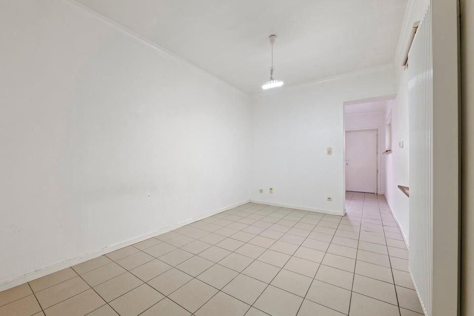 HANDELSHUIS MET PARKING OP EEN TOPLOCATIE IN LINTER foto 12