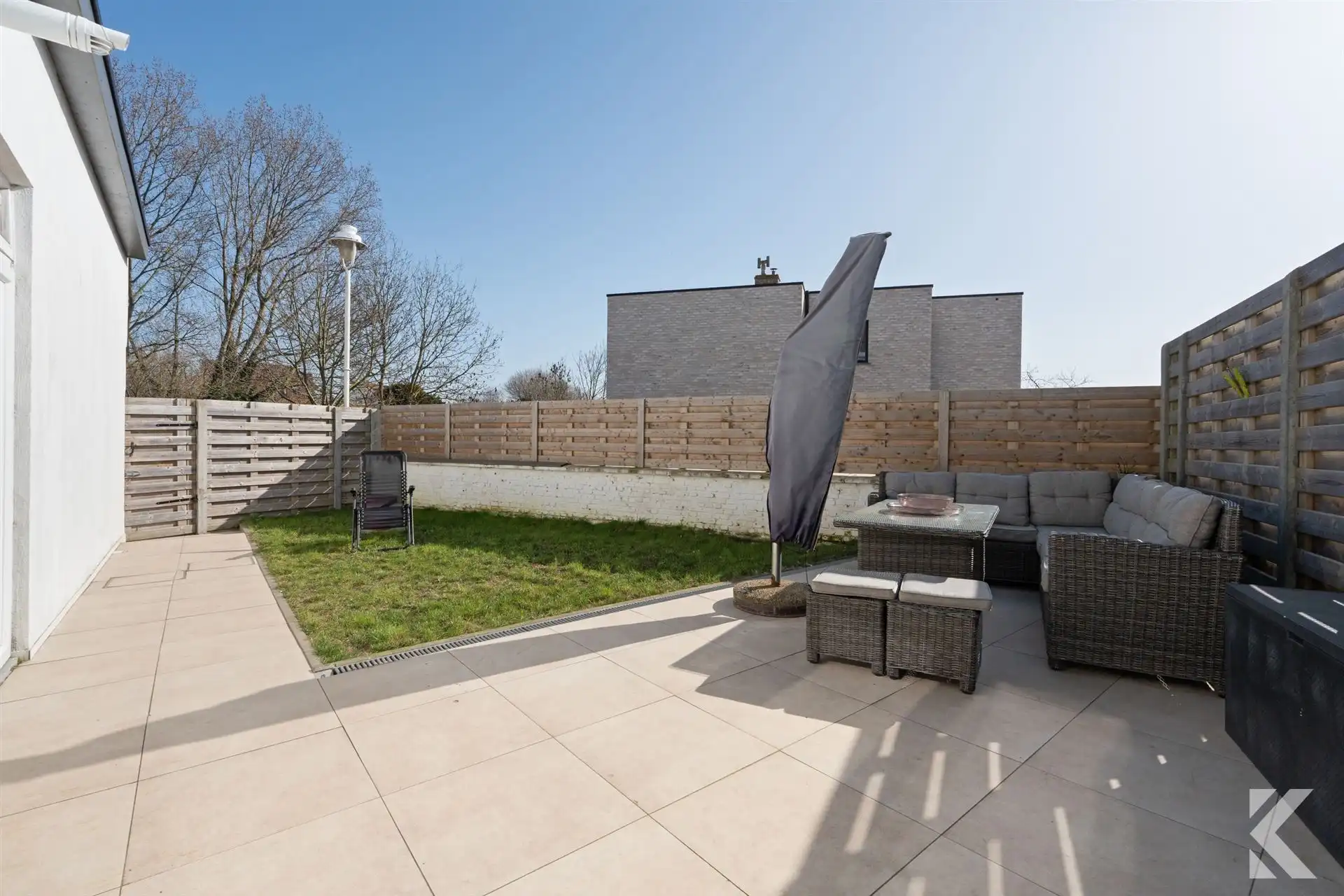 Gigantische, prachtig gerenoveerde woning met garage foto 18