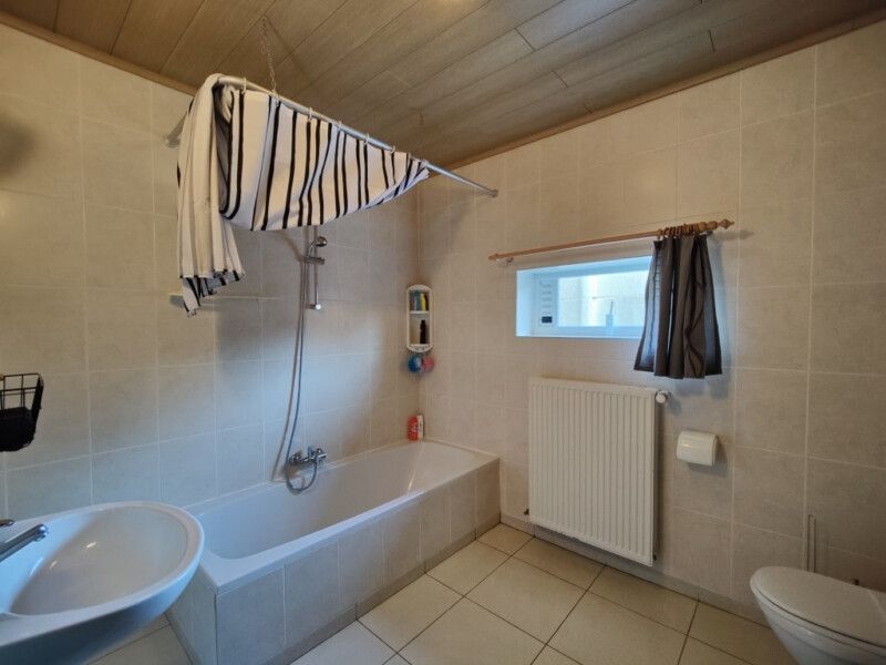 Beselare – Ruime halfopen bebouwing met 4 slaapkamers en garage foto 5