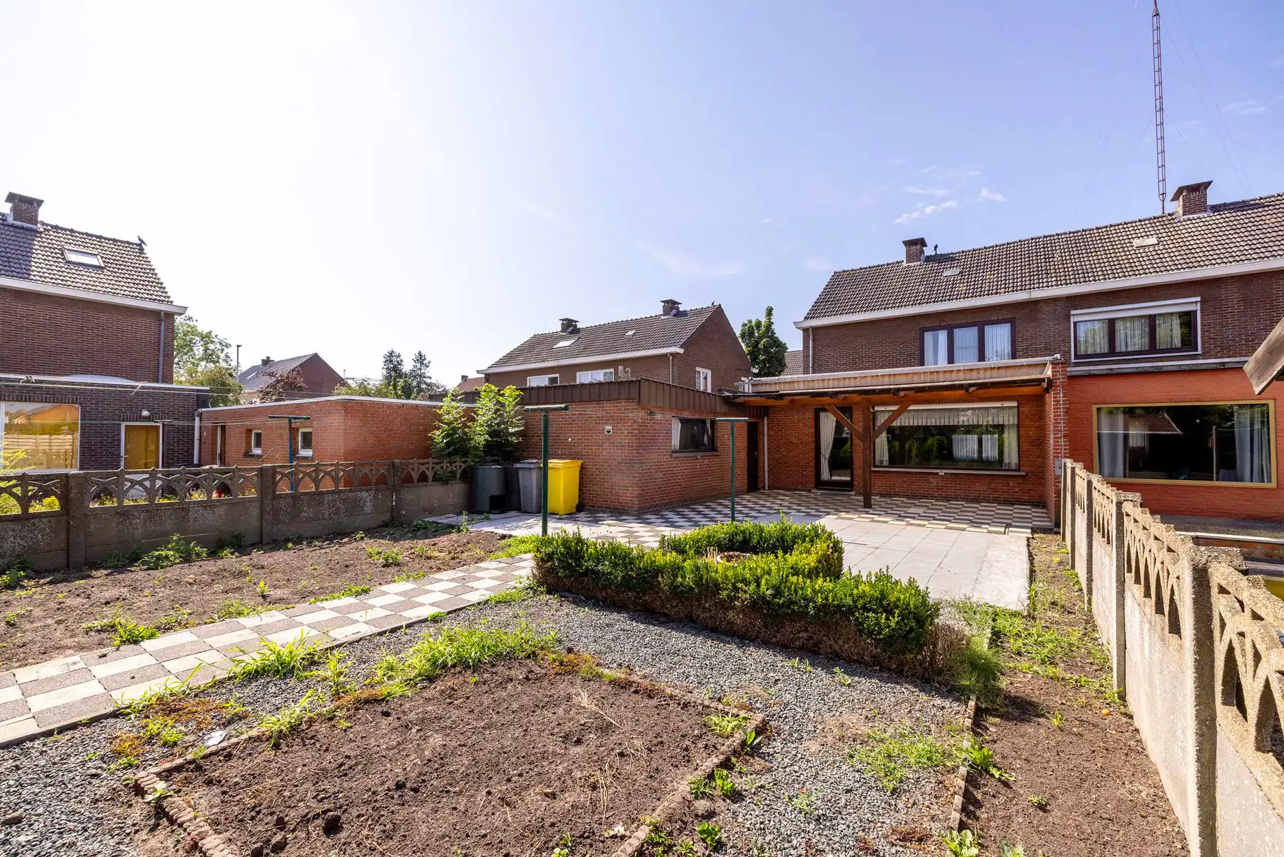 Op te frissen woning met 3 slpks, garage en gezellige tuin foto 21
