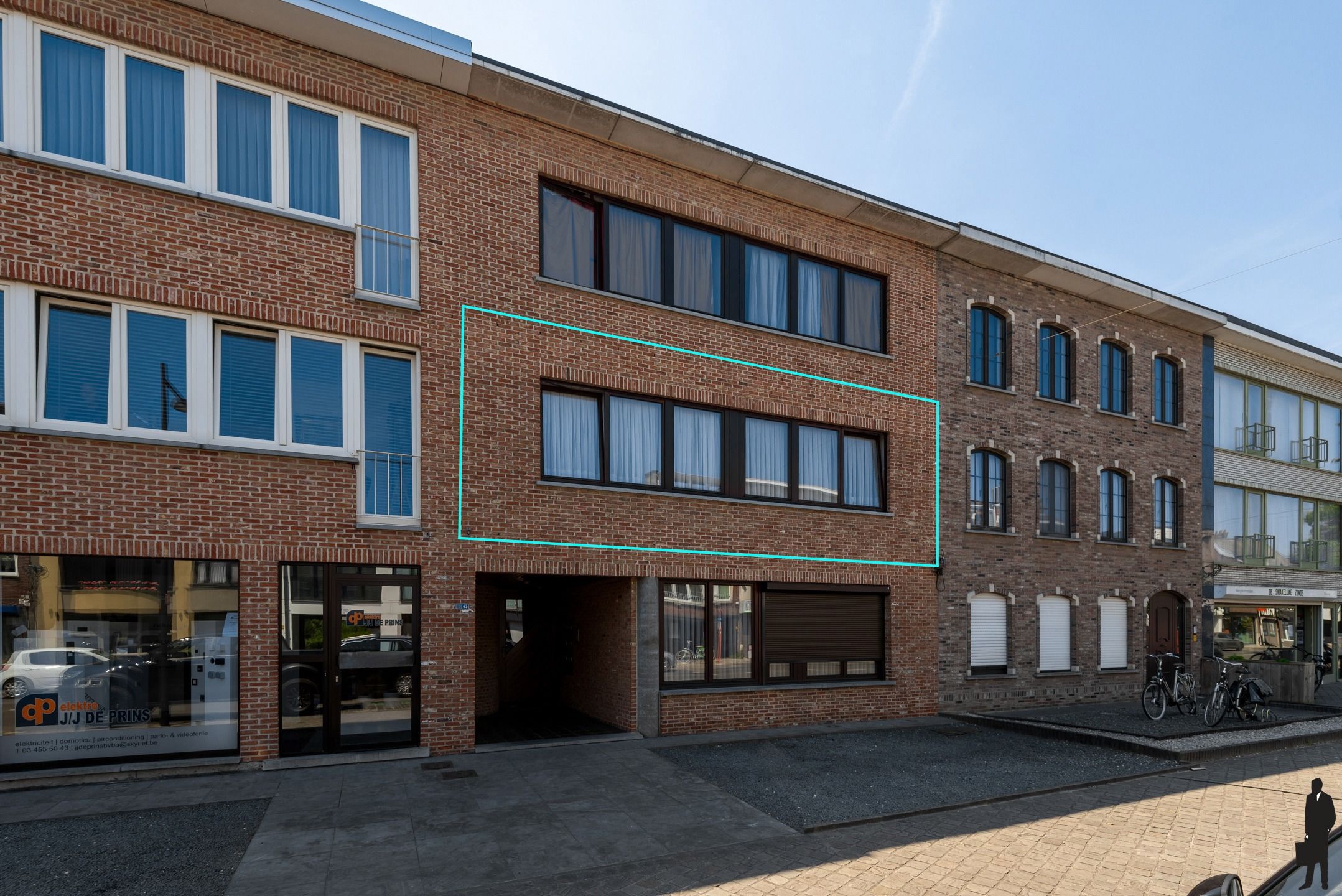 Ruim appartement met 2 slpks, kelderberging en zuid terras foto {{pictureIndex}}