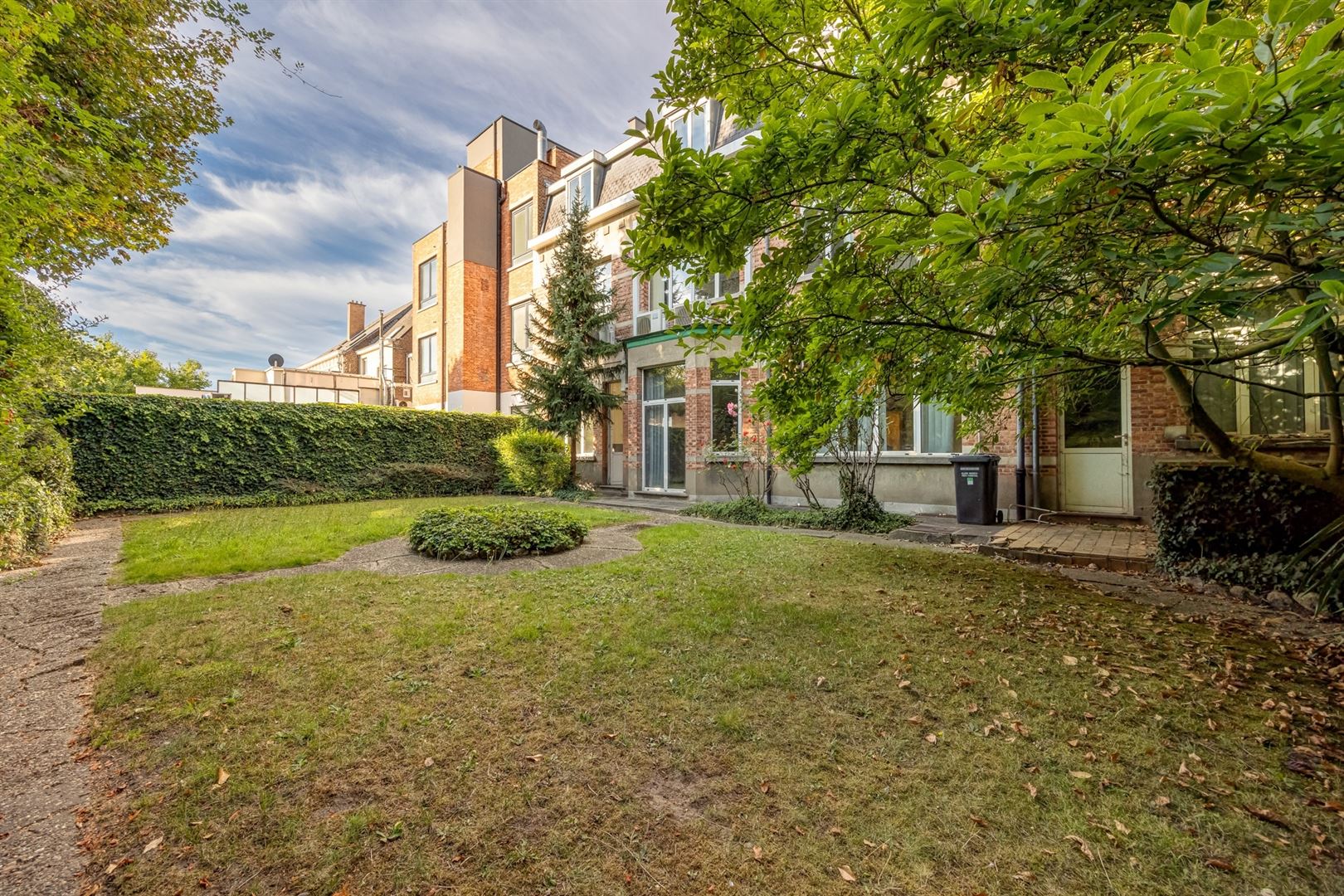 Groot kantoorgebouw op een ideale locatie! foto 21