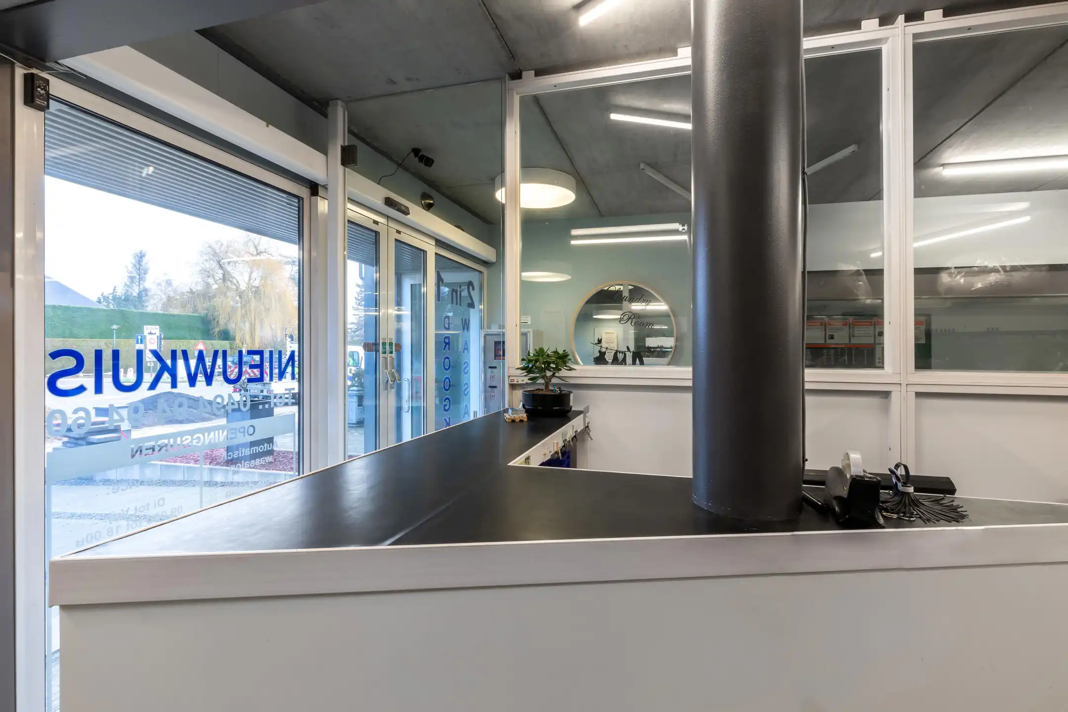 Modern gebouw met handelsgelijksvloers + duplex 1slpk app. foto 23