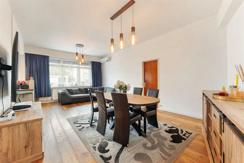 Instapklaar appartement met 3 slaapkamers en veel licht vlak bij het Rivierenhof foto 5