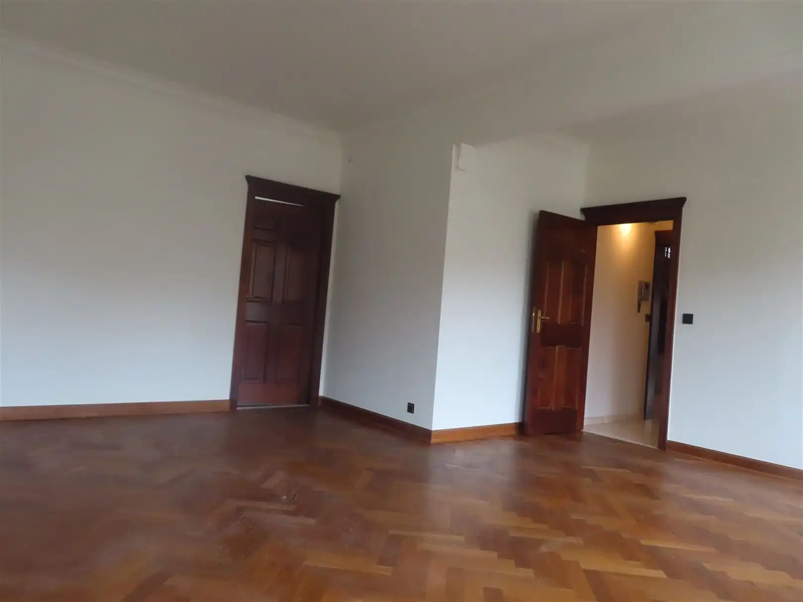 Duplex appartement in hartje Antwerpen met 2 slaapkamers, 2 badkamers, ingerichte dressing, bureau en zonneterras! foto 9