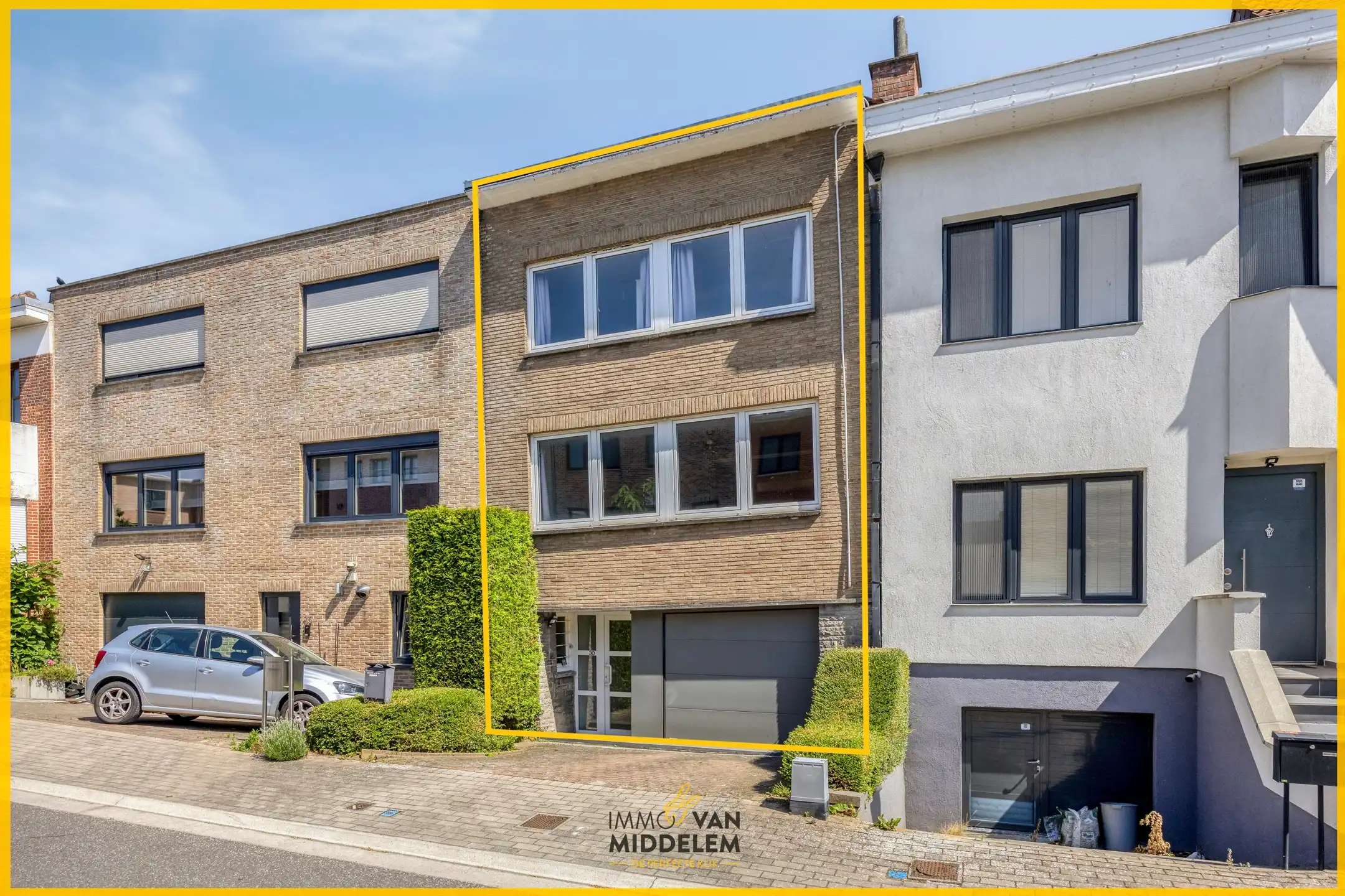 INSTAPKLARE GEZINSWONING MET 3 SLPK, GARAGE EN TUIN foto {{pictureIndex}}