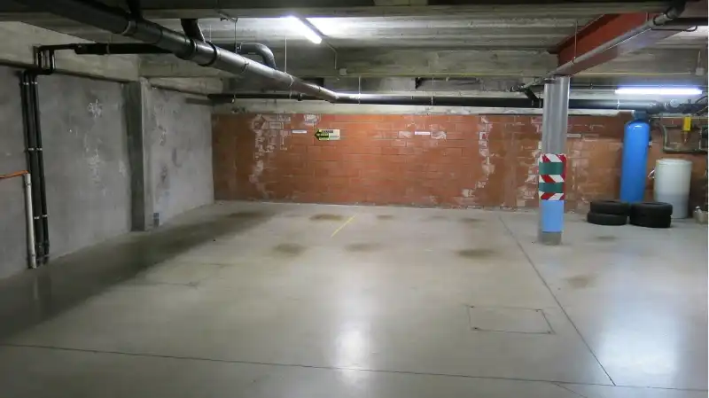Ondergrondse autostandplaats te huur in het centrum van Brugge foto 2