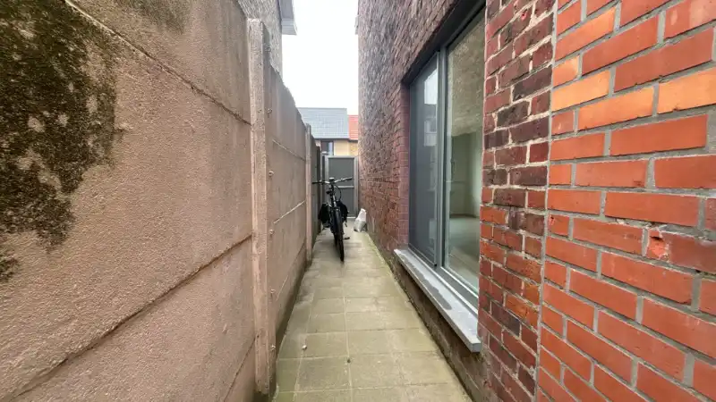 Gerenoveerde 3-slaapkamerwoning met ruim TERRAS te huur in Sint-Michiels Brugge foto 12