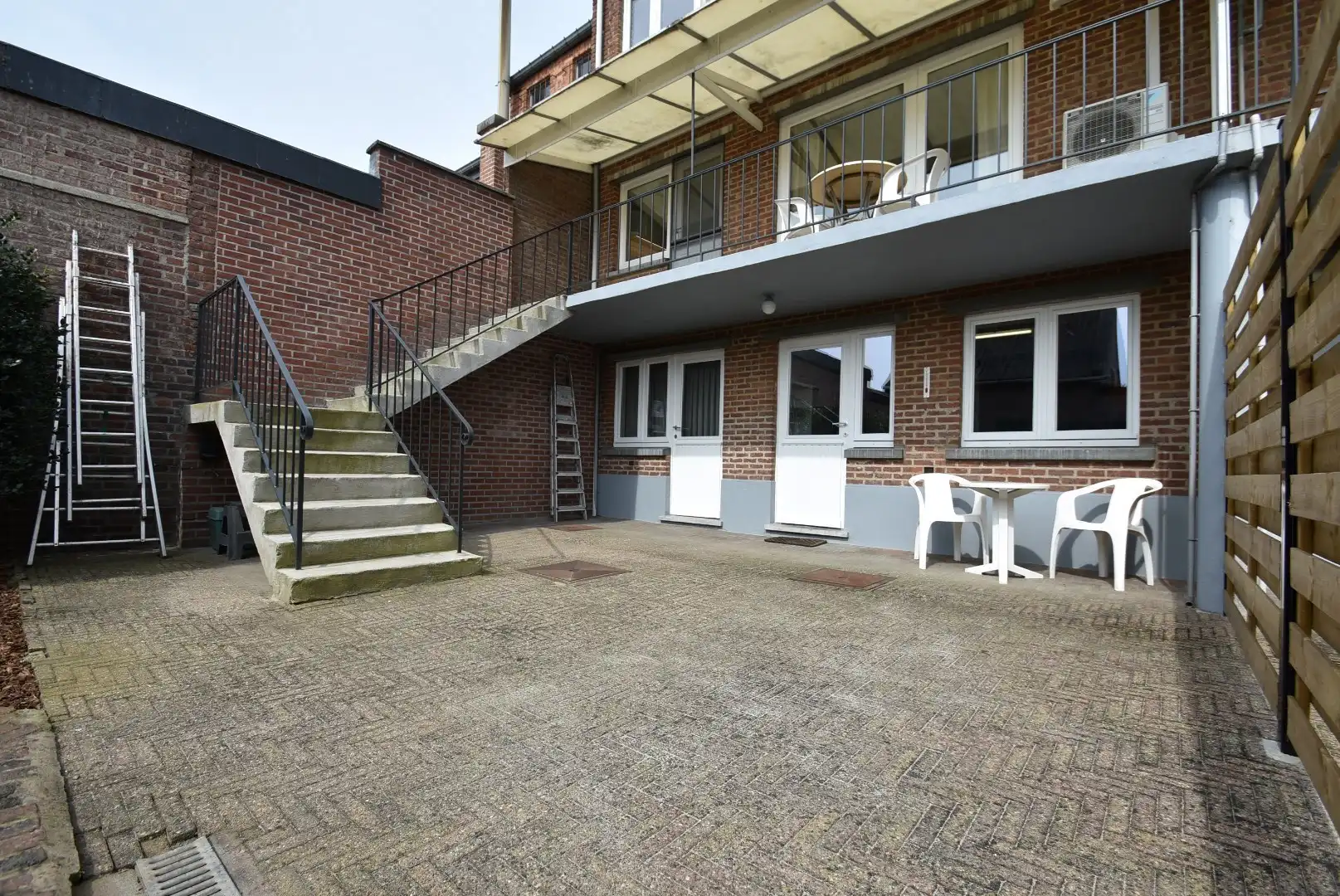 Knappe rijwoning met inpandige garage en mooie tuin in het centrum van Riemst foto 25