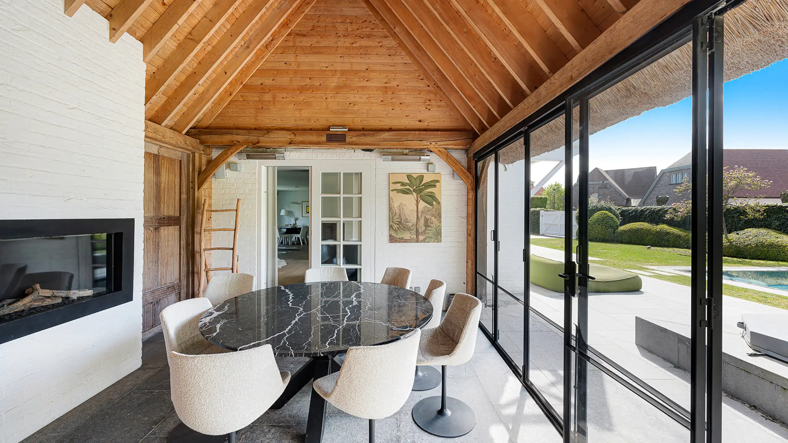Exclusieve villa met zwembad op een residentiële topligging foto 15
