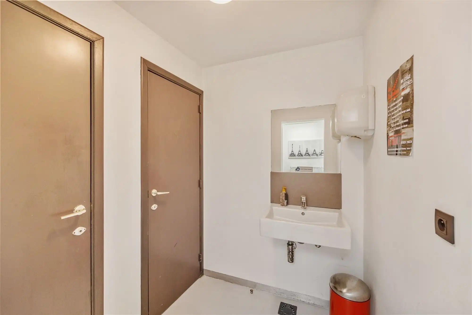 Handelspand met appartement gelegen te Ranst foto 11