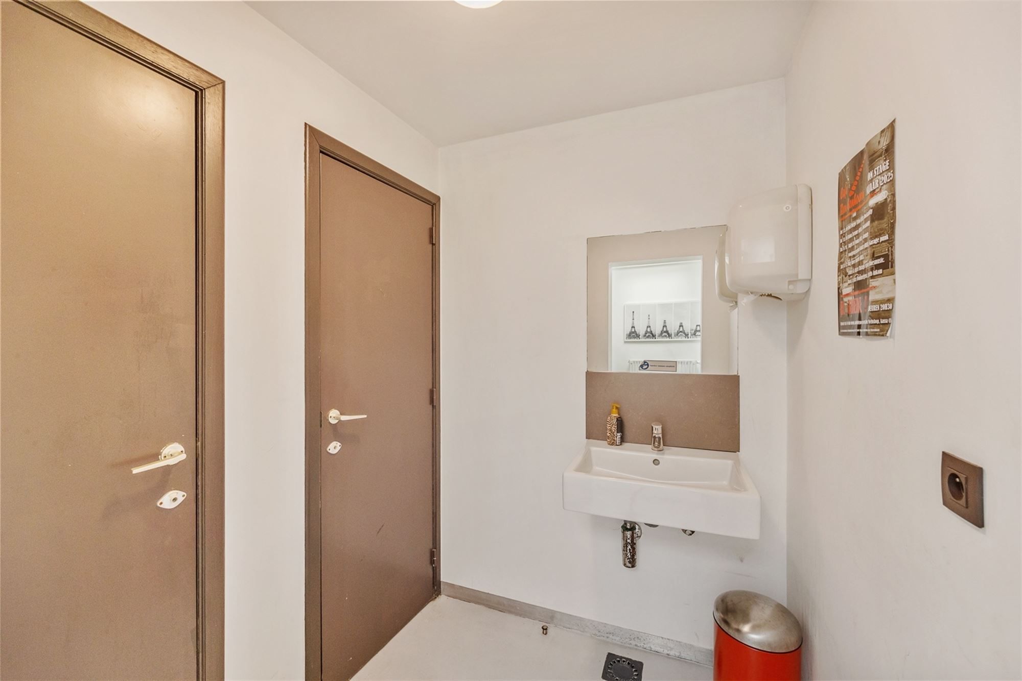 Handelspand met appartement gelegen te Ranst foto 11