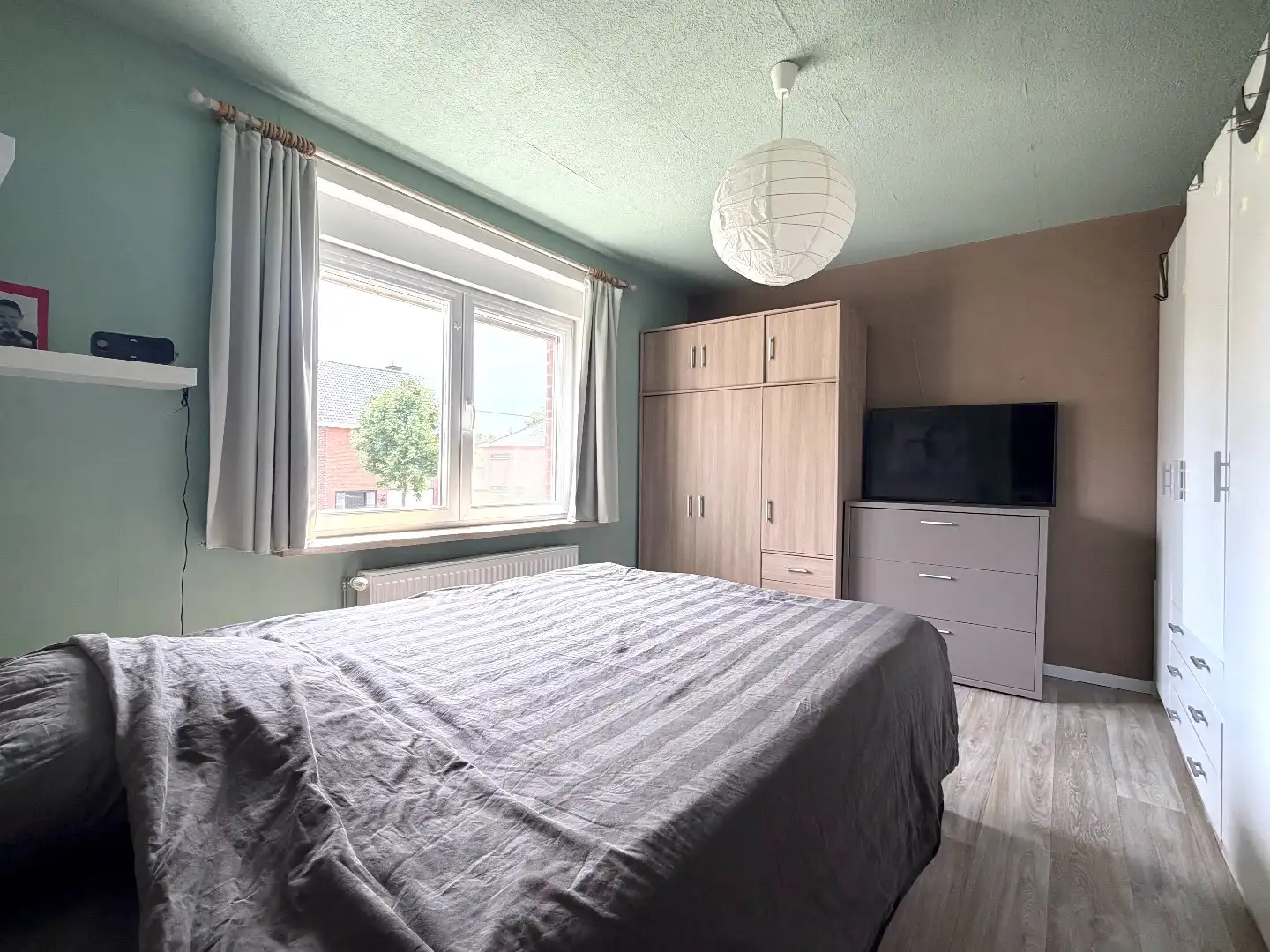 Instapklare rijwoning met garage te koop te Harelbeke! foto 11