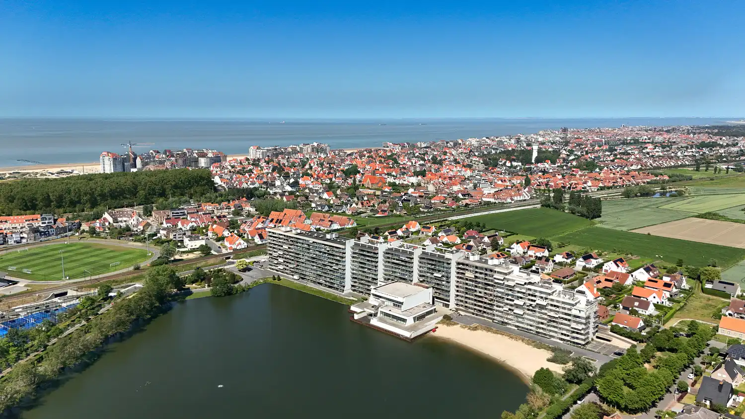 Zongericht ruim 2-slaapkamer appartement met prachtige zichten foto 18