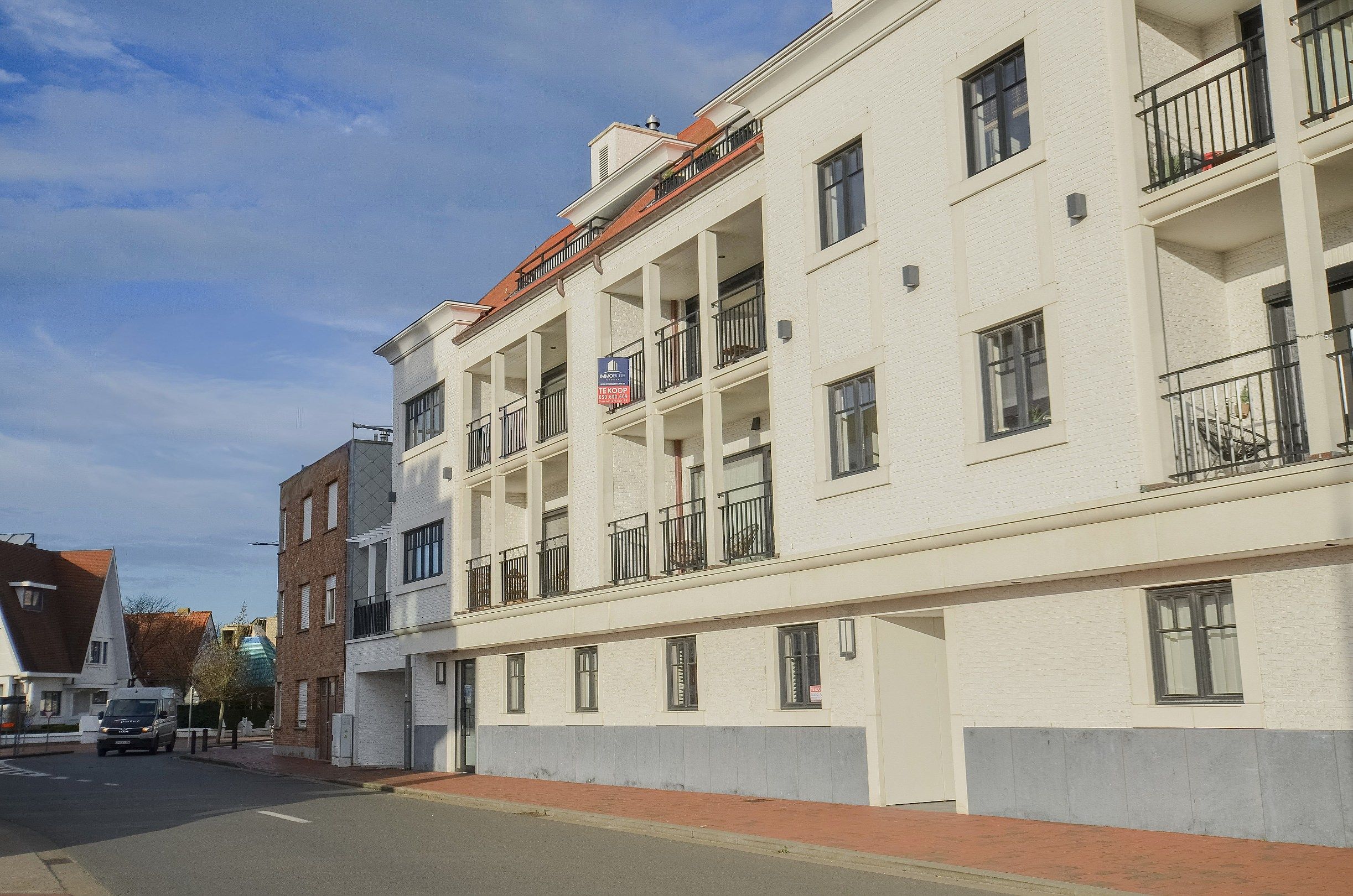 Appartement met gevelbreedte van ongeveer 5,2 meter en een ruim zonnig terras. foto 20