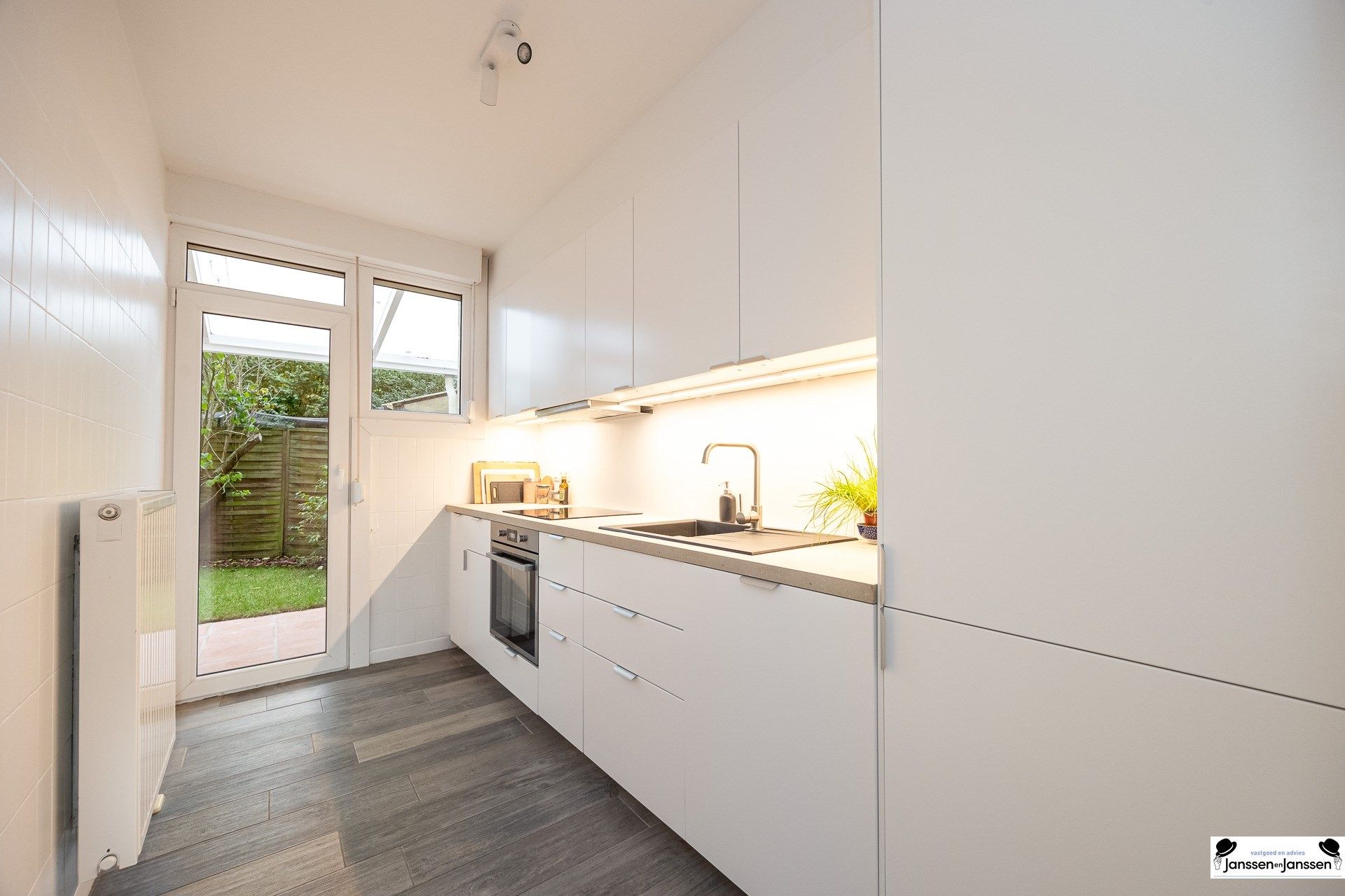 Hoofdfoto van de publicatie: Instapklaar 1-slpk app met zuidgerichte tuin - Deurne zuid