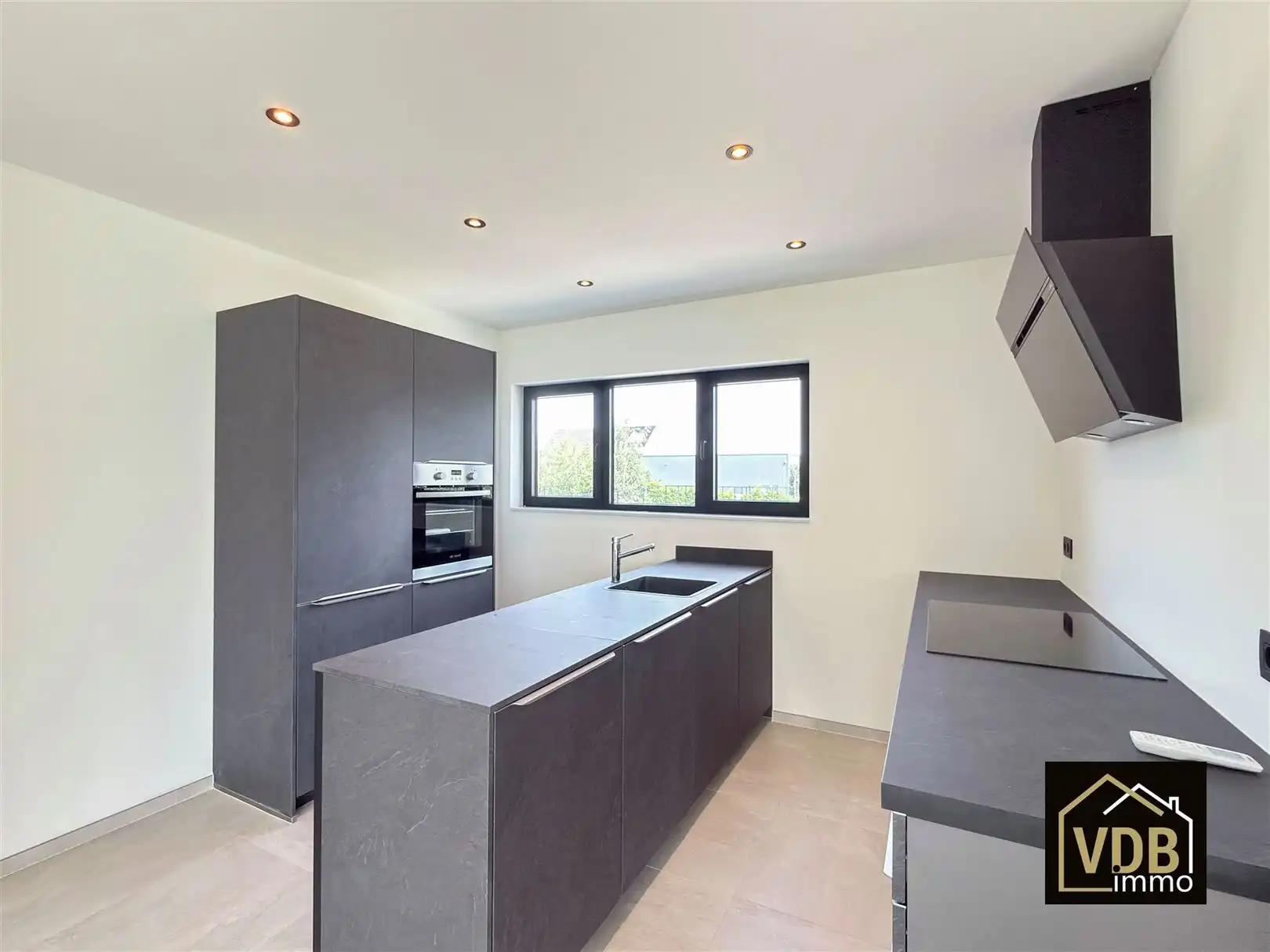 Een knus gerenoveerde woning met 3 slaapkamers en tuin foto 20