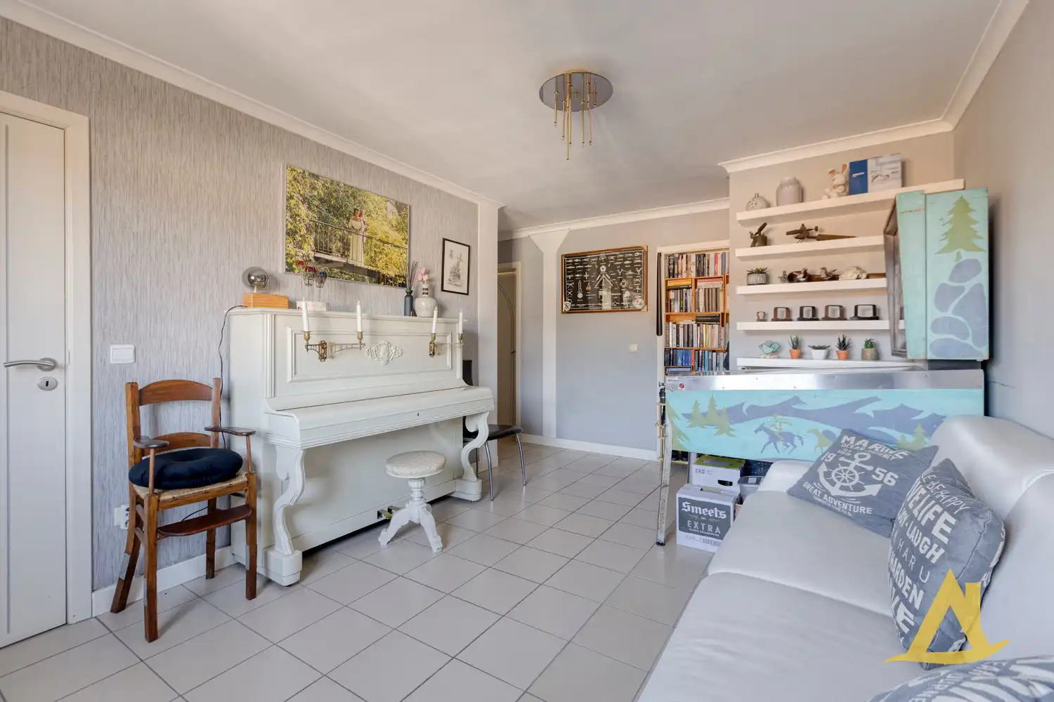 ZEER RUIM APPARTEMENT MET STUDIO EN 2 AUTOSTAANPLAATSEN TE DIEST! foto 4
