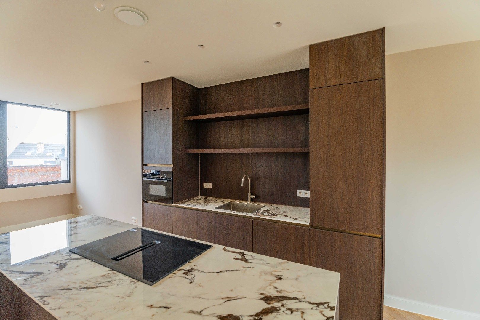Prachtig gerenoveerd appartement met ruim terras foto 5