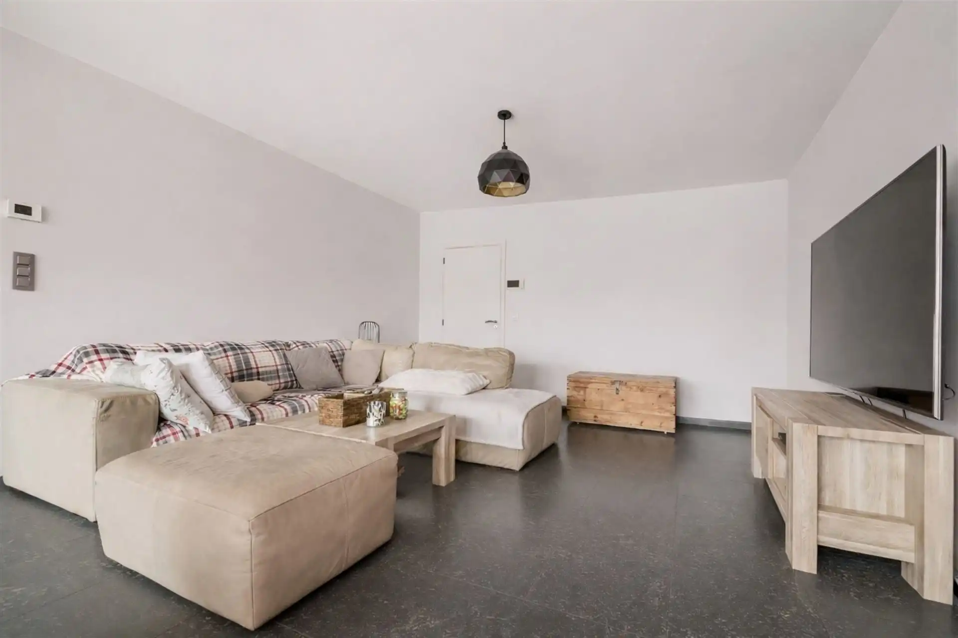 Instapklaar 2-slpk app met terras en garage (+€ 20.000) foto 2