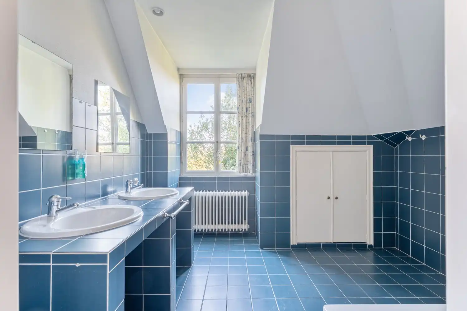 Residentieel gelegen villa met 4-5 ruime slaapkamers/bureau , 2 badkamers, 2 garages en een tuin op een perceel van 11a 71ca te Winksele gemeente Herent. foto 23