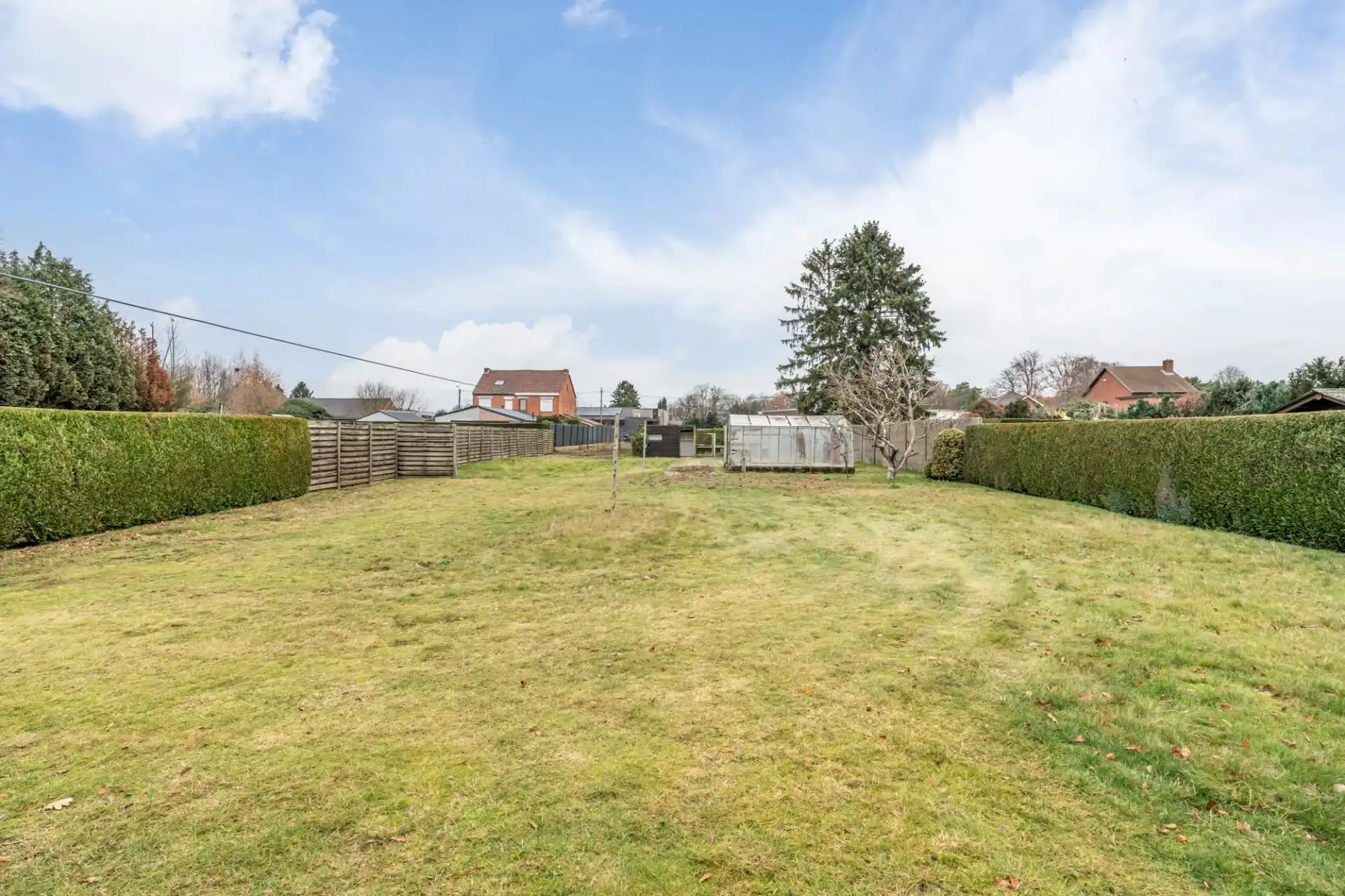 Gezinswoning op ruim perceel te Heusden foto 3