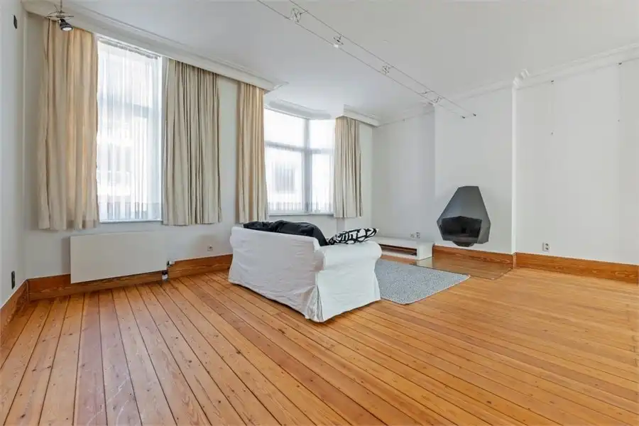 PRACHTIG HERENHUIS MET VEEL CHARME IN HET CENTRUM VAN SINT-TRUIDEN foto 12