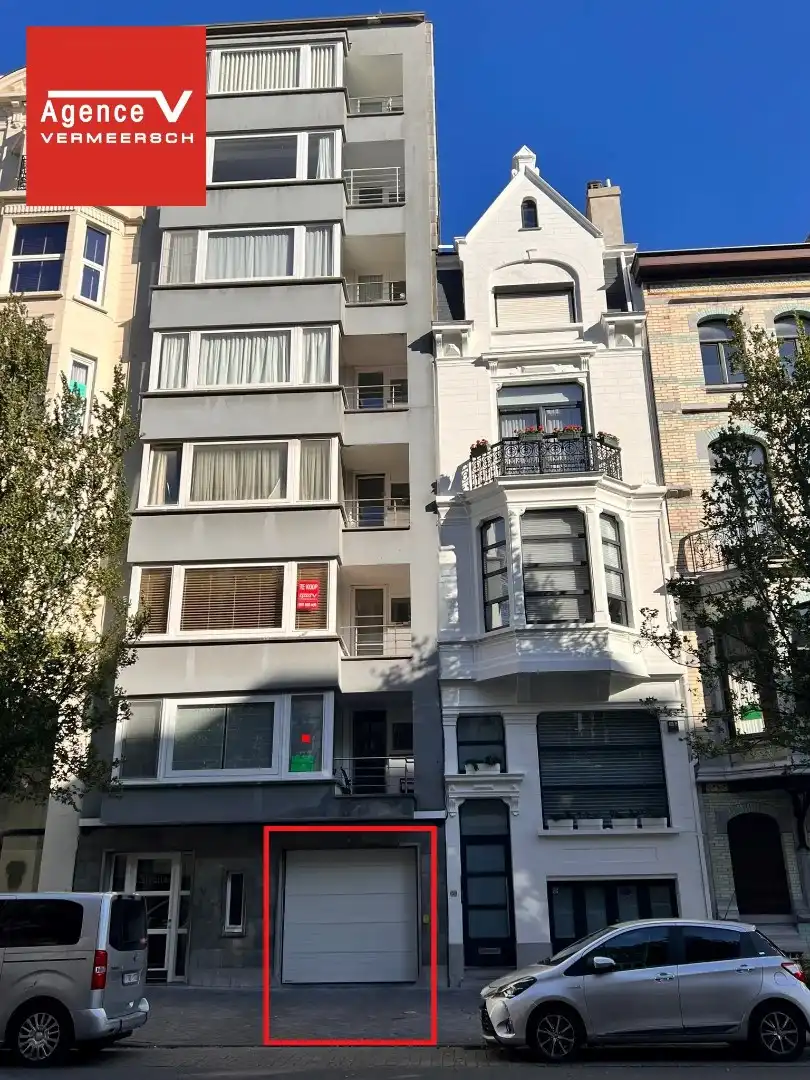 Gunstig gelegen afgesloten garagebox nabij Leopoldpark!  foto {{pictureIndex}}