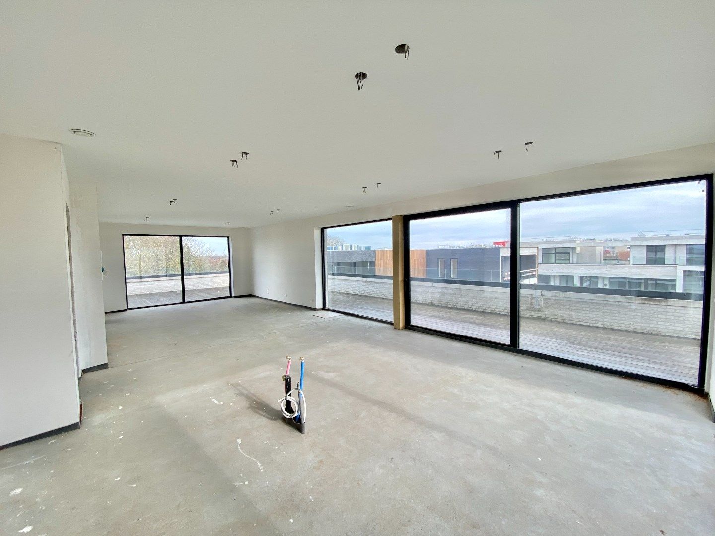 LUXE PENTHOUSE (141M²) MET PRIVATE LIFT, 2 SLPKS EN RUIM TERRAS (95M²) foto 4