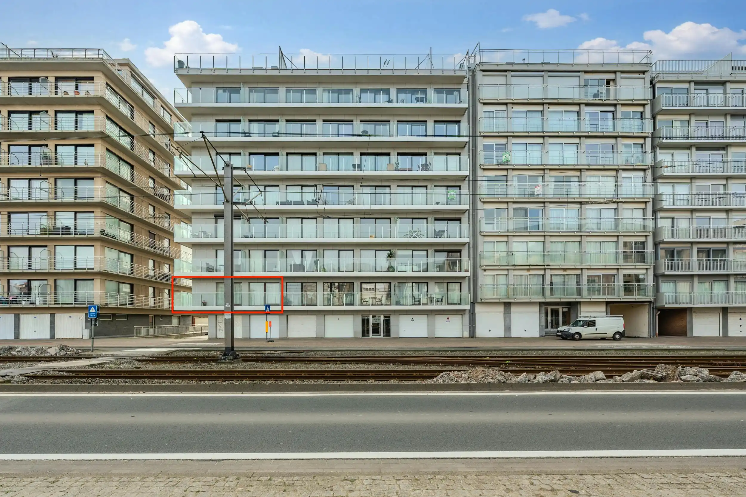 Lichtrijk hoekappartement met terrassen vlakbij Zeedijk! foto 2