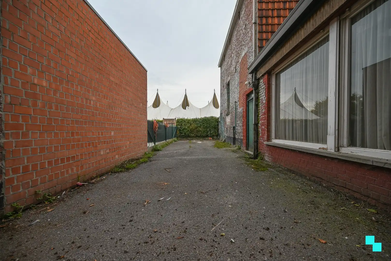 Zeer ruime & authentieke woning in Izegem foto 30