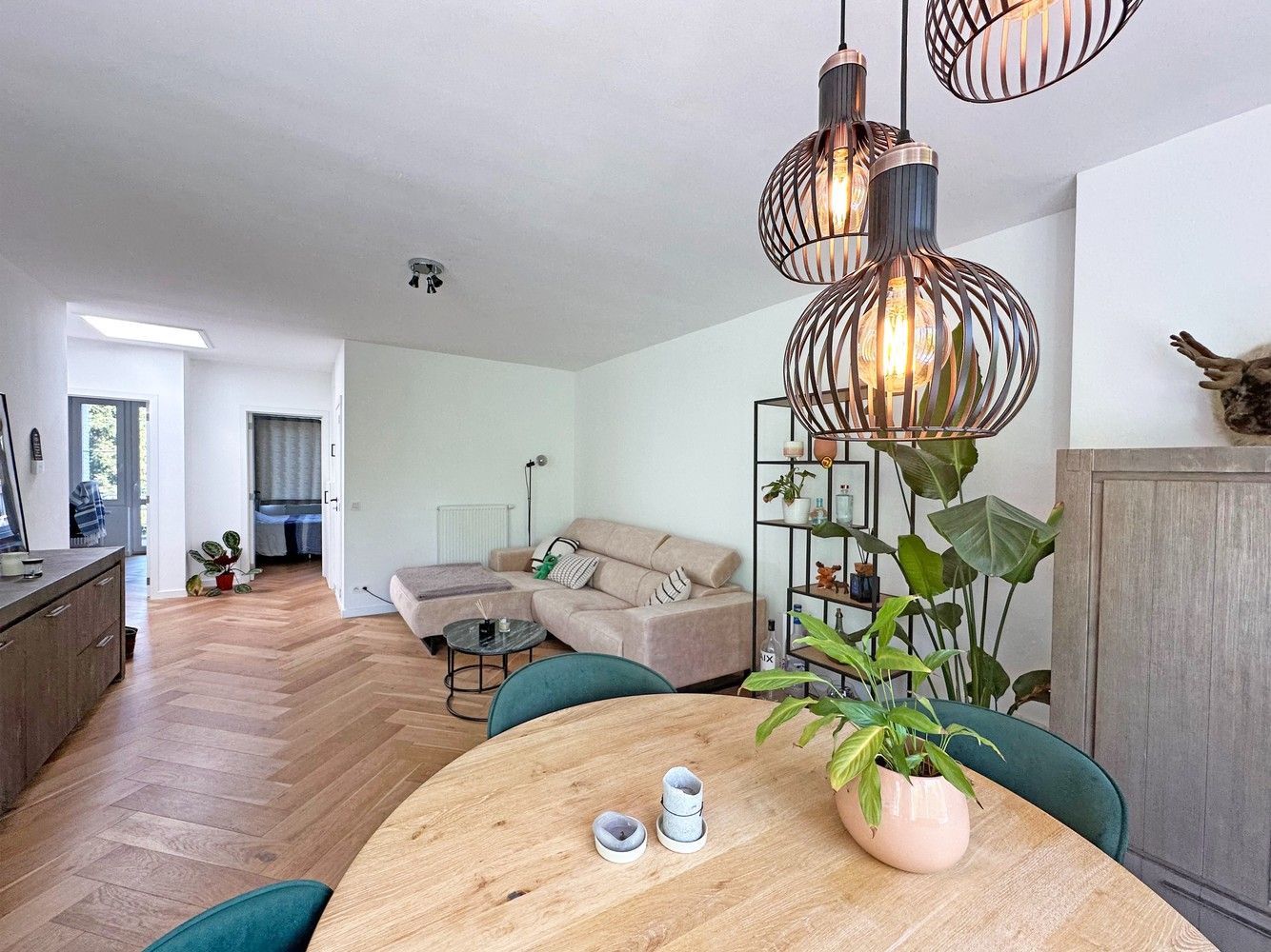 Modern appartement gelegen in een kleinschalig gebouw in hartje Berchem. foto 3