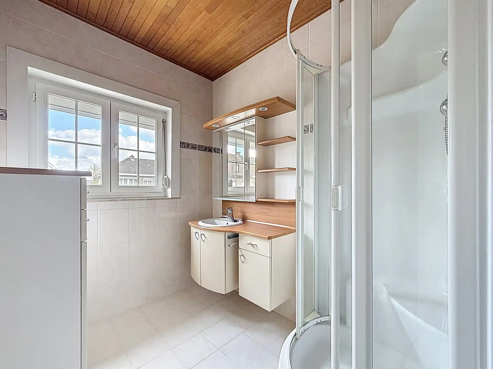 Rustig gelegen, Ruime Woning MET 3 SLPK, Tuin én Garage! foto 11