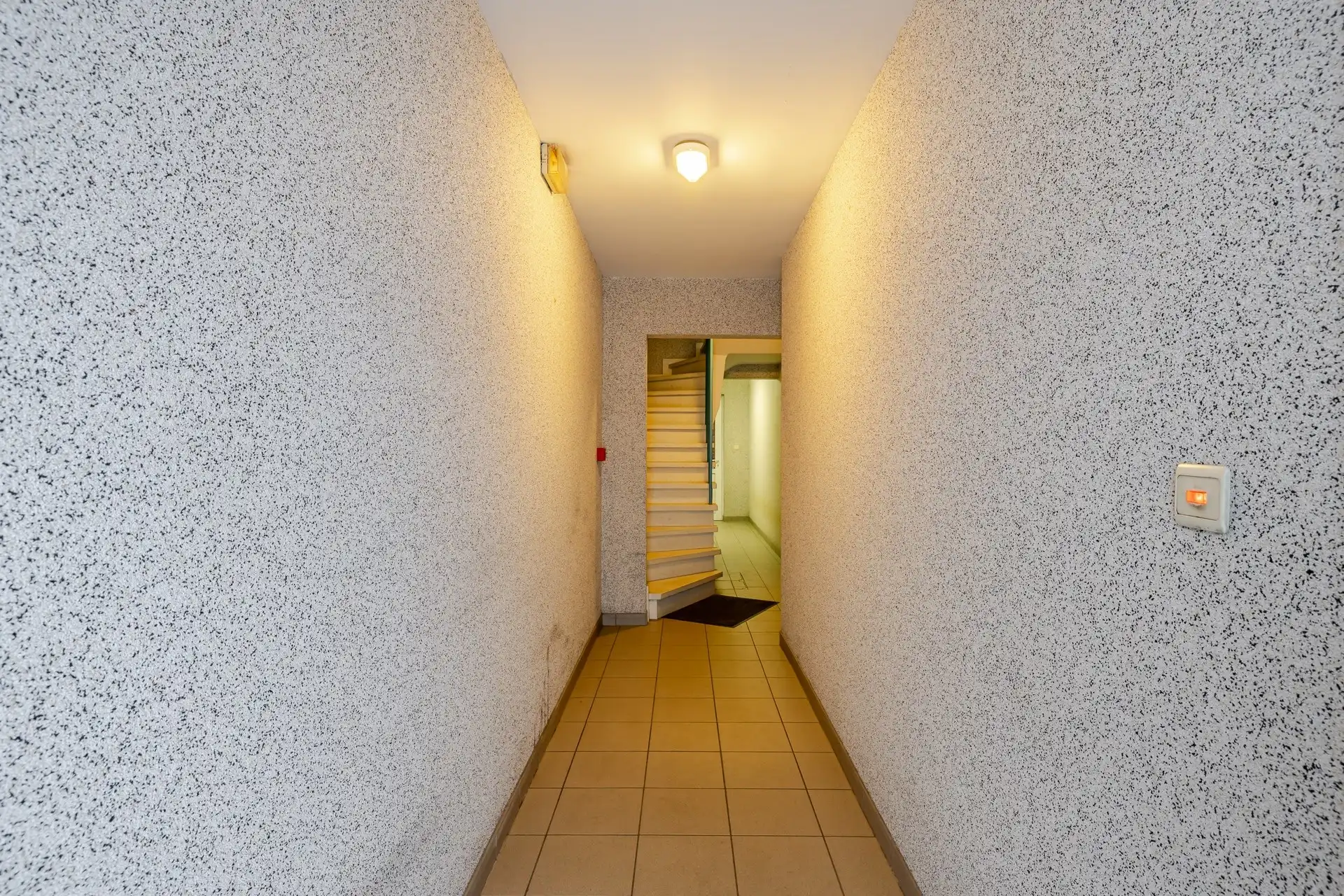 Opbrengsteigendom bestaande uit drie appartementen te Aalst foto 2