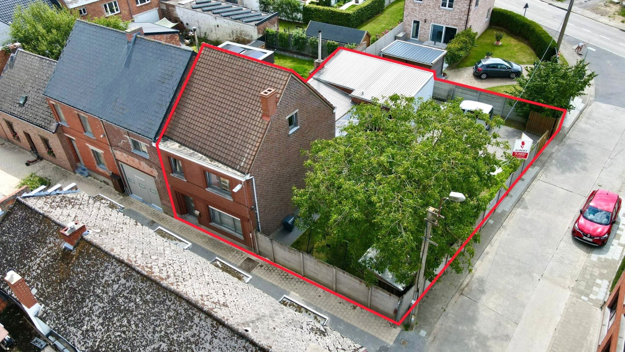 Hoofdfoto van de publicatie: Instapklare halfopen bebouwing met 4 slaapkamers en tuin