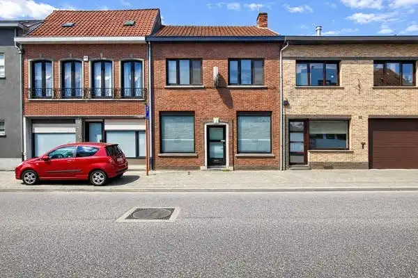 Te renoveren winkel of woning te Kruibeke foto {{pictureIndex}}