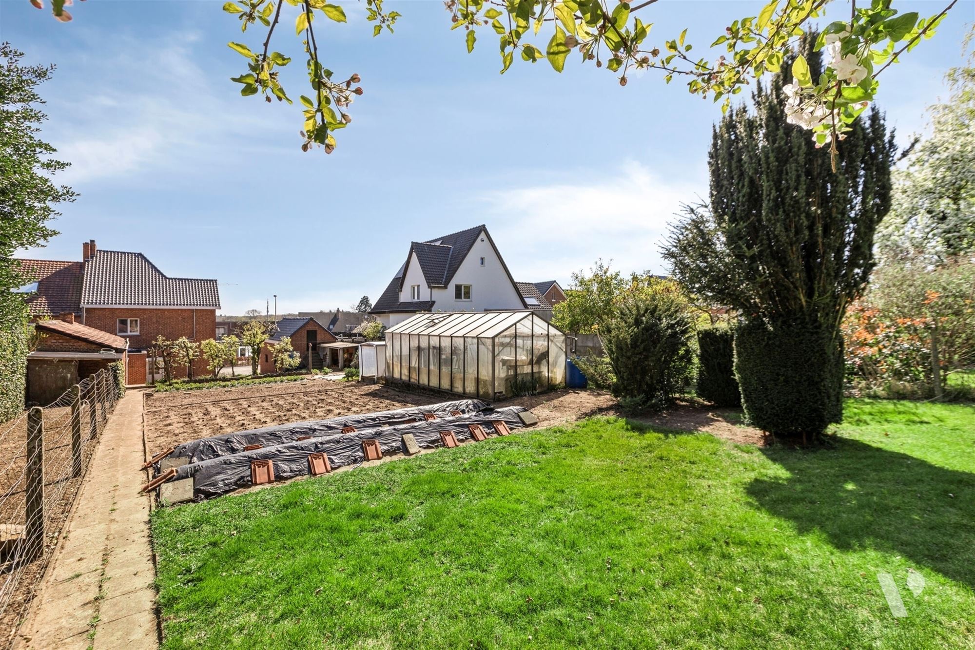 Karaktervolle woning met mooie tuin foto 31