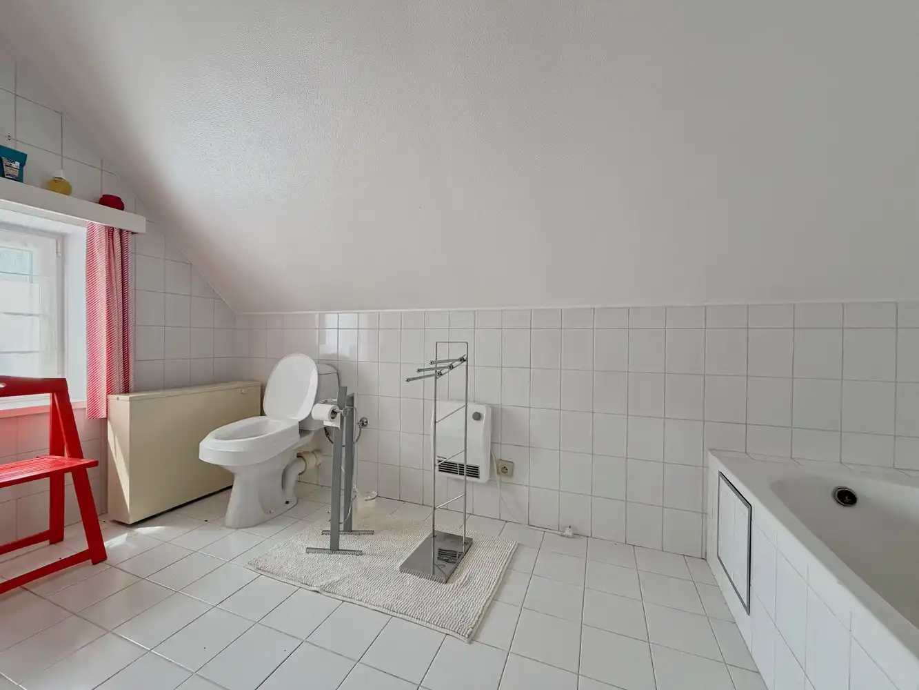 Instapklare gezinswoning met 4 slpks. en zonnige tuin foto 11