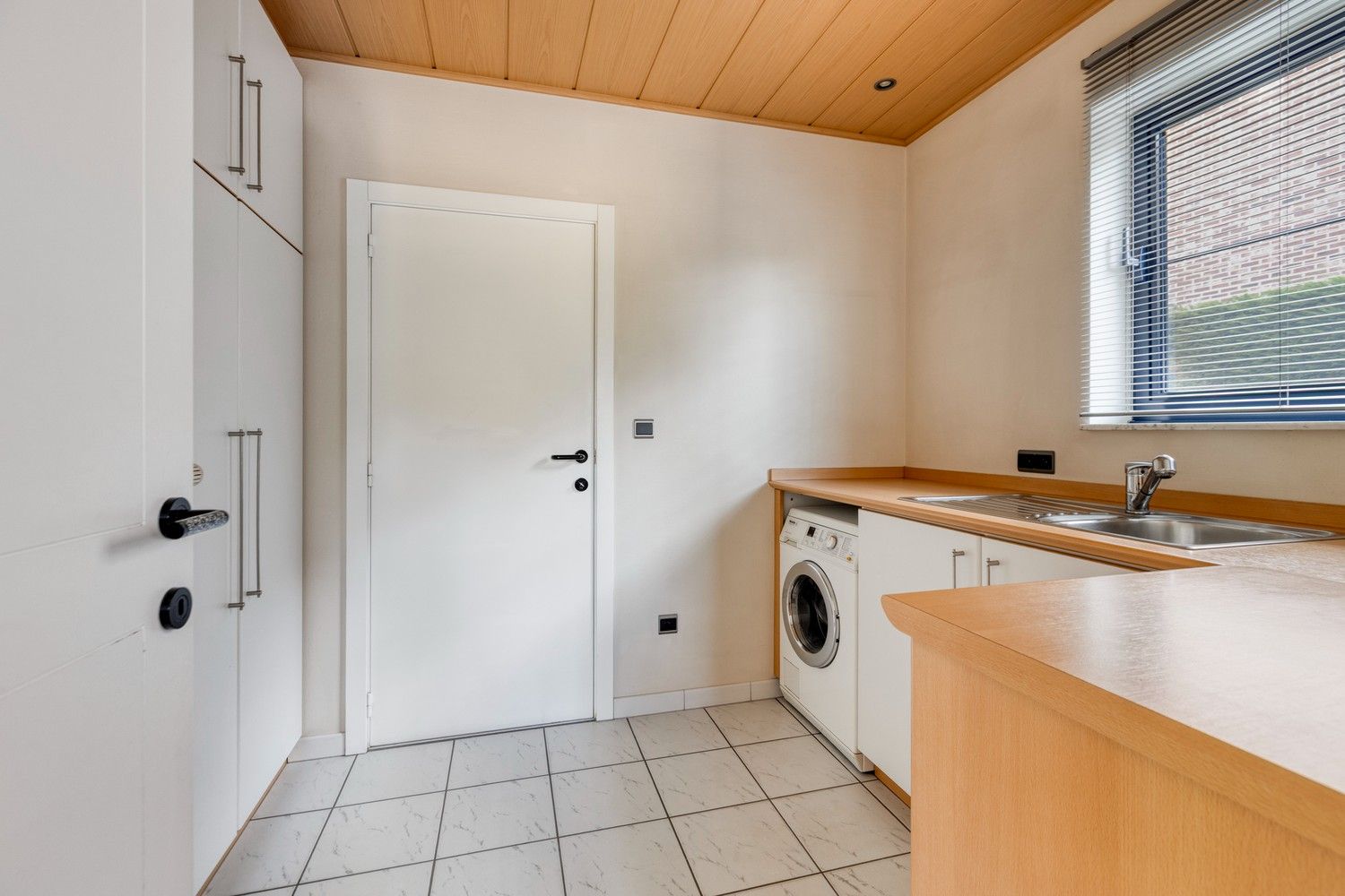 Instapklare woning in een bosrijke, rustige buurt te Maasmechelen! foto 30