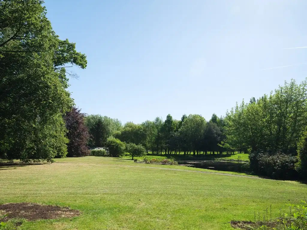 Exclusief landhuis met voormalig koetshuis, gelegen op een prachtig domein van circa 34.000 m² in Evergem foto 11