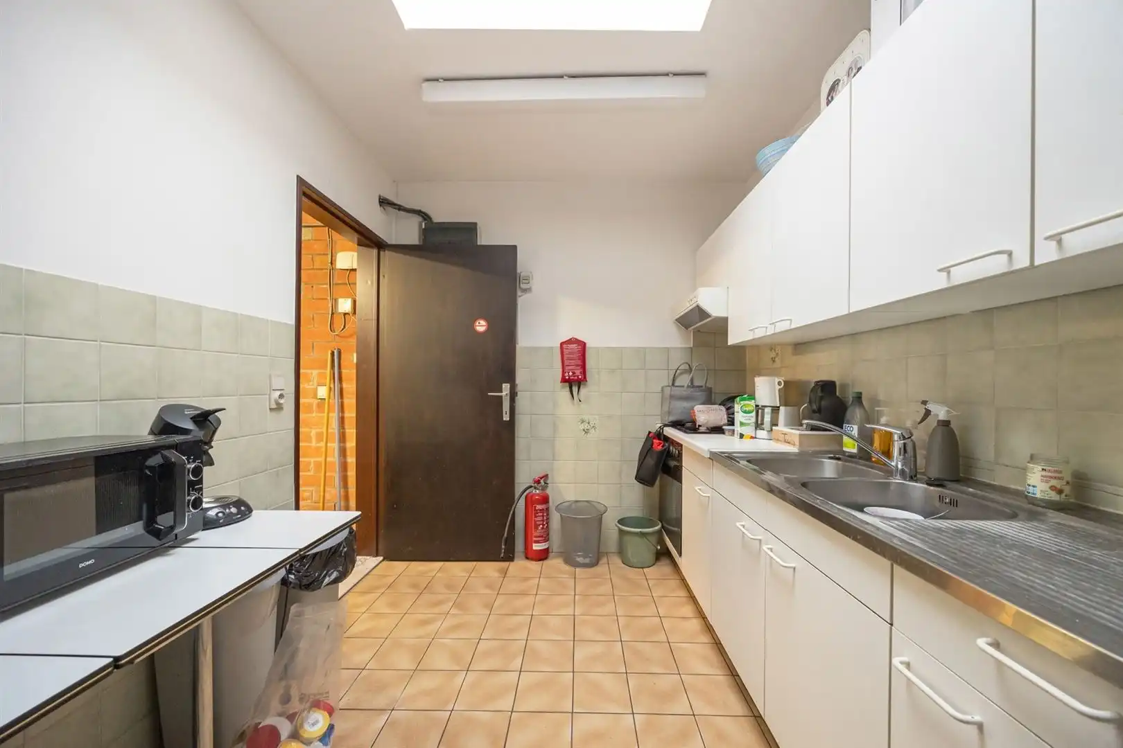 Ruim commercieel gelijkvloers 241m² op toplocatie tegenover AZ Klina foto 24