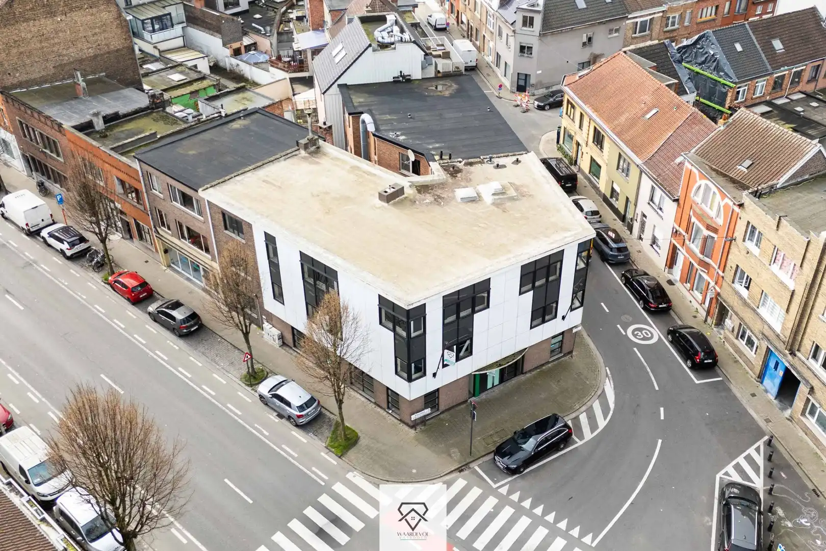 Uniek hoekgebouw (737 m²) in Gent: Direct instapklaar óf herontwikkeling tot appartementen foto 6