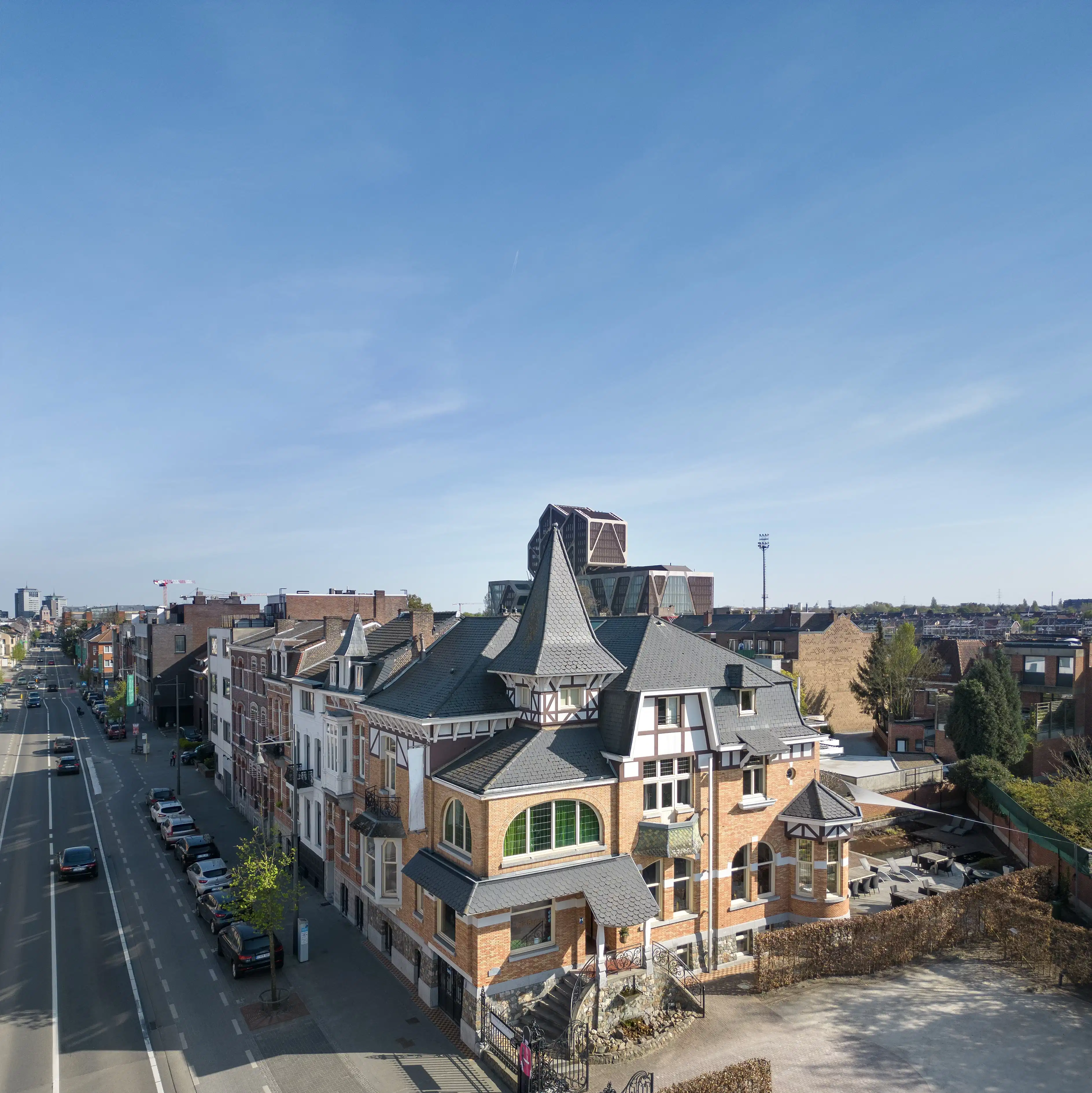 Uniek gebouw met authentieke uitstraling in hartje Hasselt foto 2