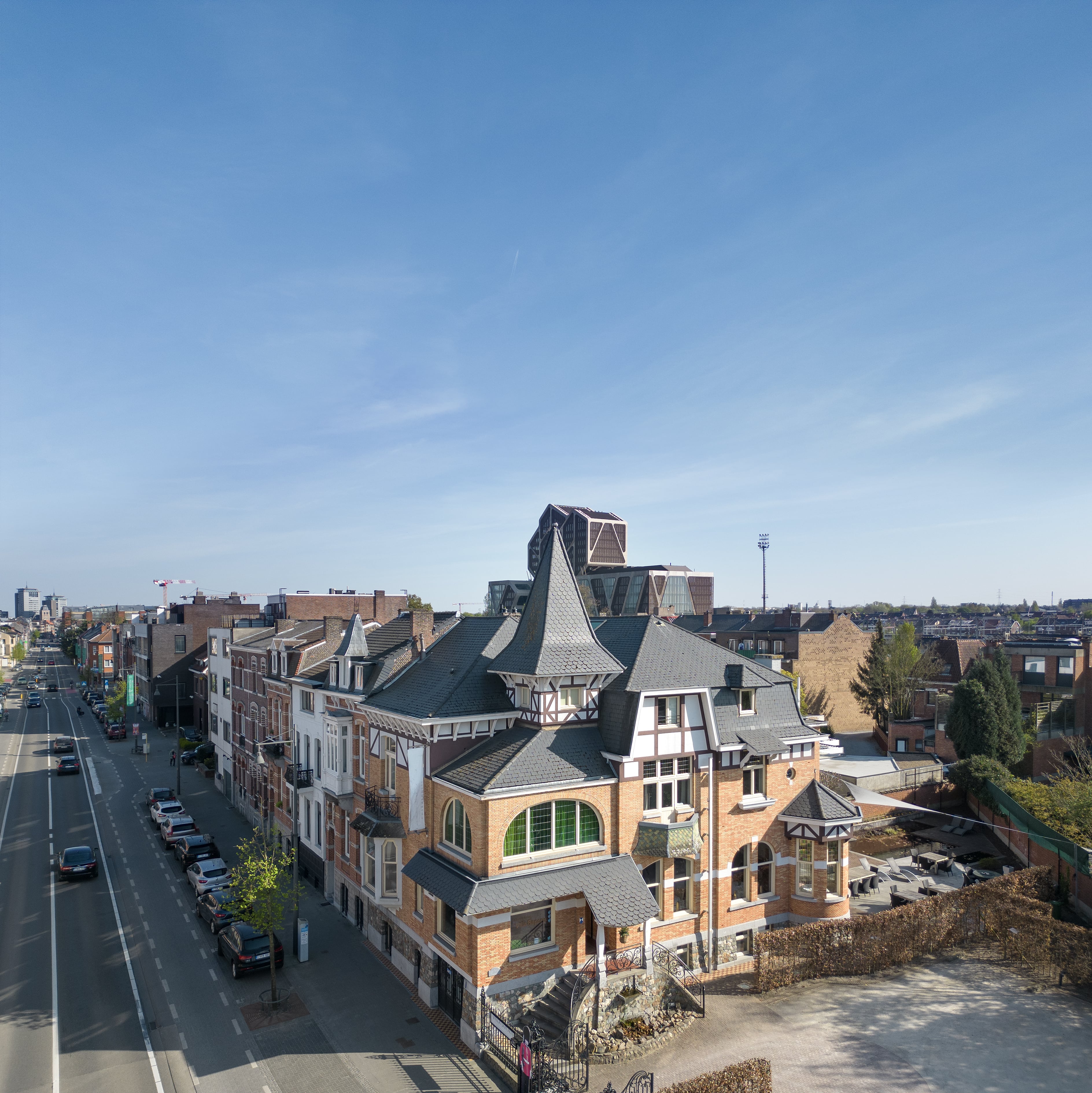 Uniek gebouw met authentieke uitstraling in hartje Hasselt foto 2